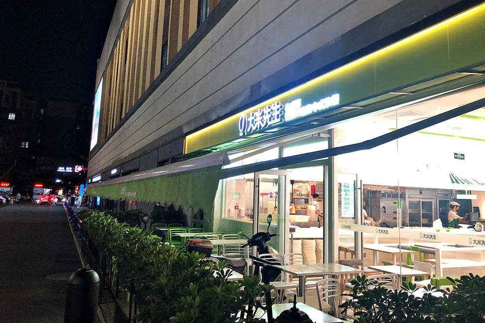 曲臂式伸缩遮阳篷